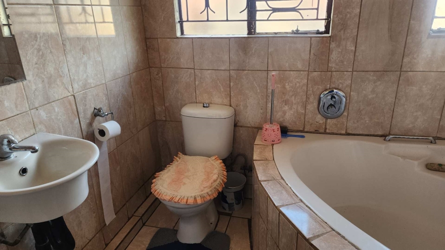 3 Bedroom Property for Sale in Tlhabane North West